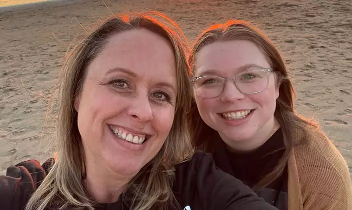 Jenny (left) and Kelly (right) Guire, mother-daughter nurses and UOPX alumni