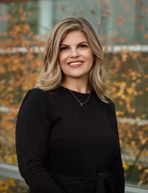 Portrait of Dr. Lisa Lea