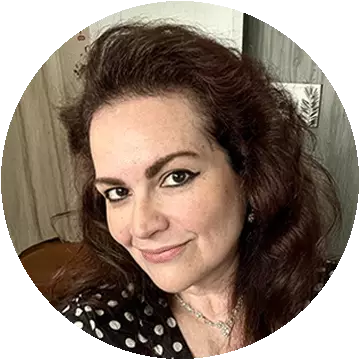 University of Phoenix alumna Lisa Rodriguez-Avilés