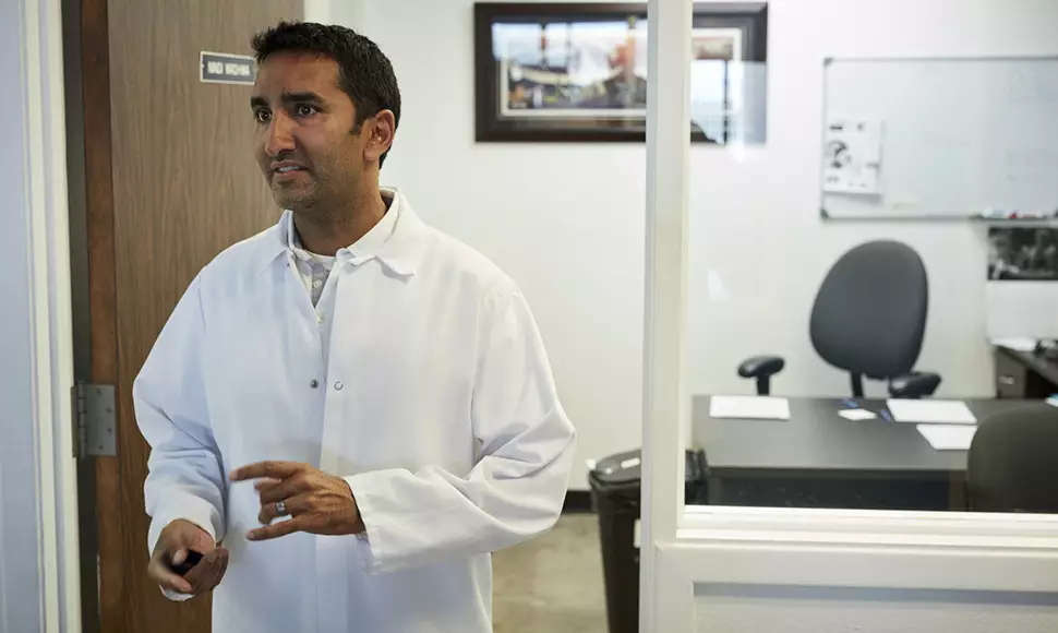 Nindi Wadhwa working in the back office of his warehouse