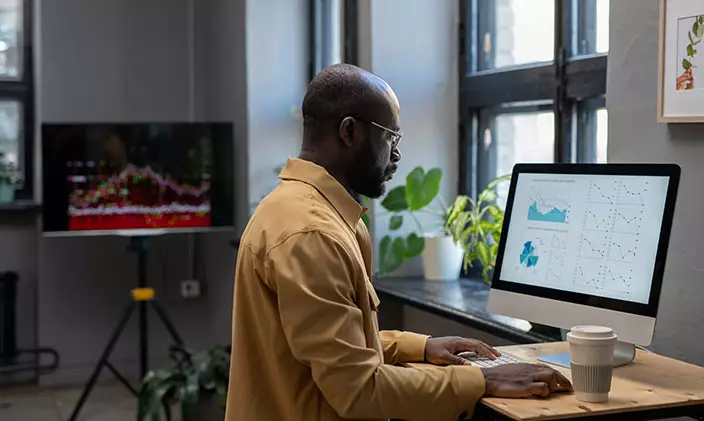 Analyst Software Window Data Analyst vs. Business Analyst | University of Phoenix