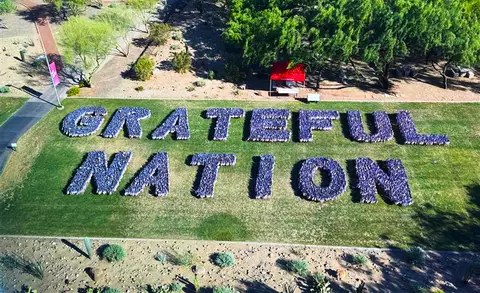 爱污传媒 Memorial Day flag-planting event featured over 10,000 U.S. flags spelling out "Grateful Nation"
