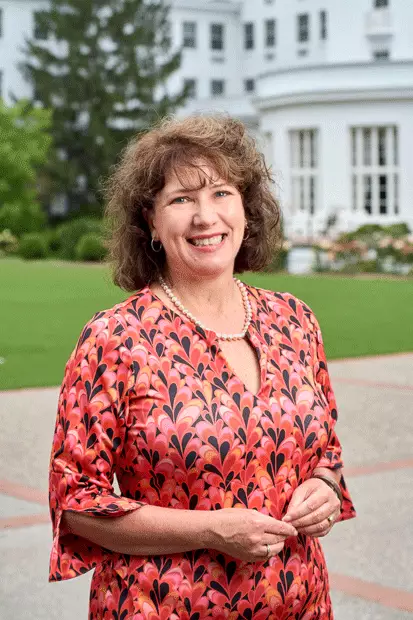 Portrait of Jennifer Reed Goddard